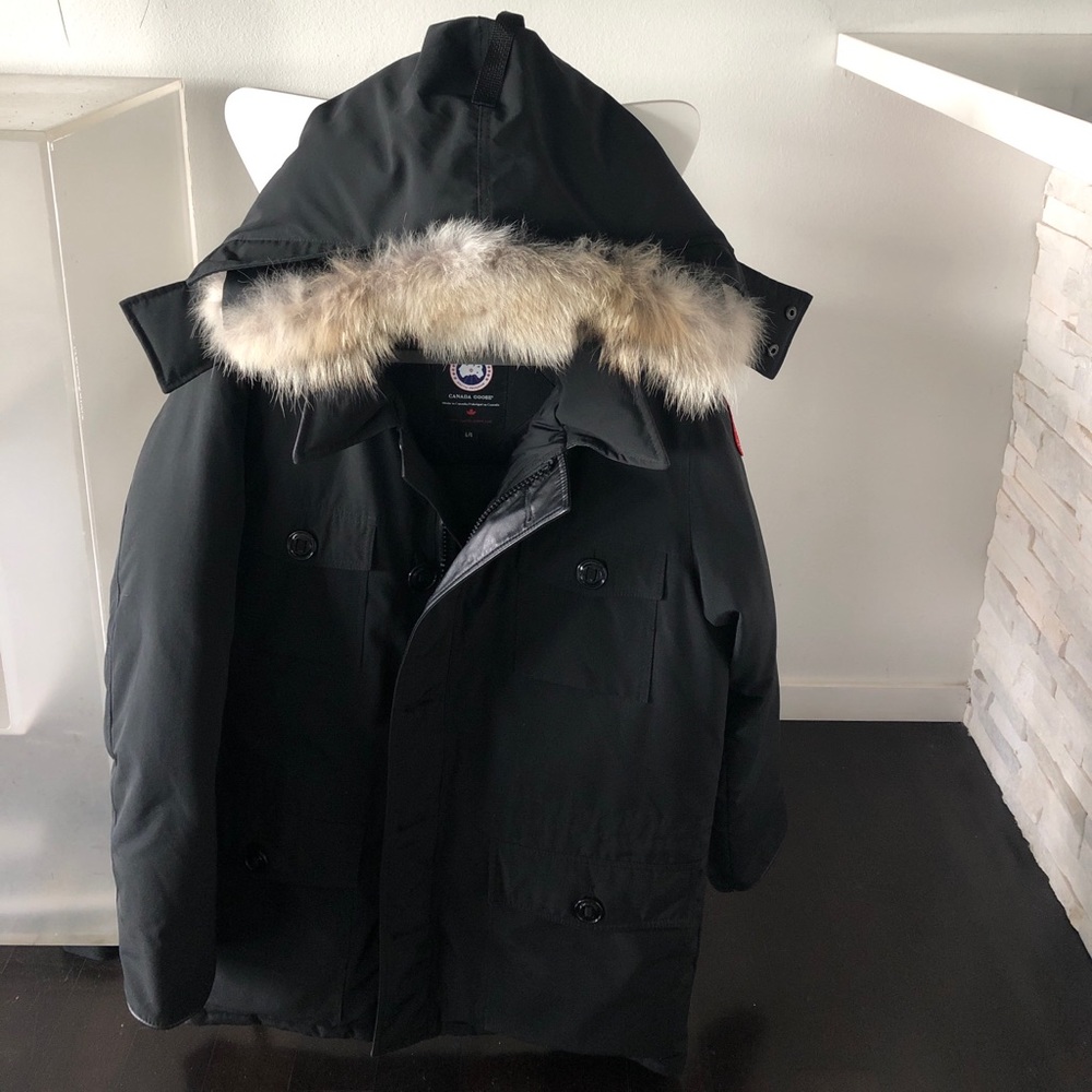 Men’s Canada Goose fur-trimmed Banff Parka size L